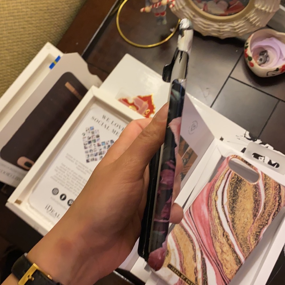 iPhone 7 Plus case - Picture 9 of 13